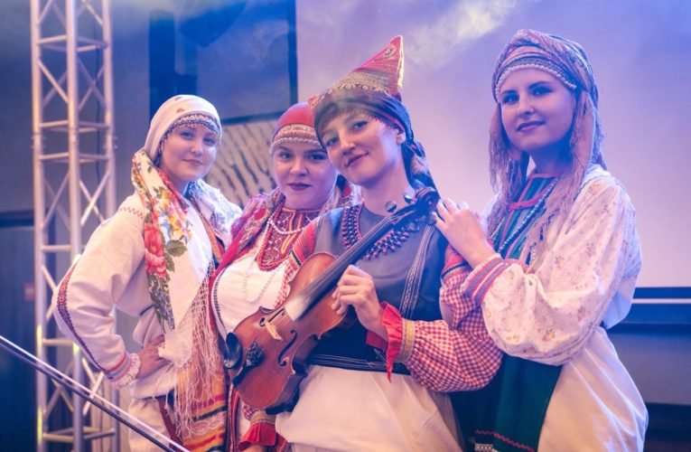 С ДНЁМ РОЖДЕНИЯ ПОЗДРАВЛЯЕМ самую юную участницу нашего коллектива Кристину Калашникову