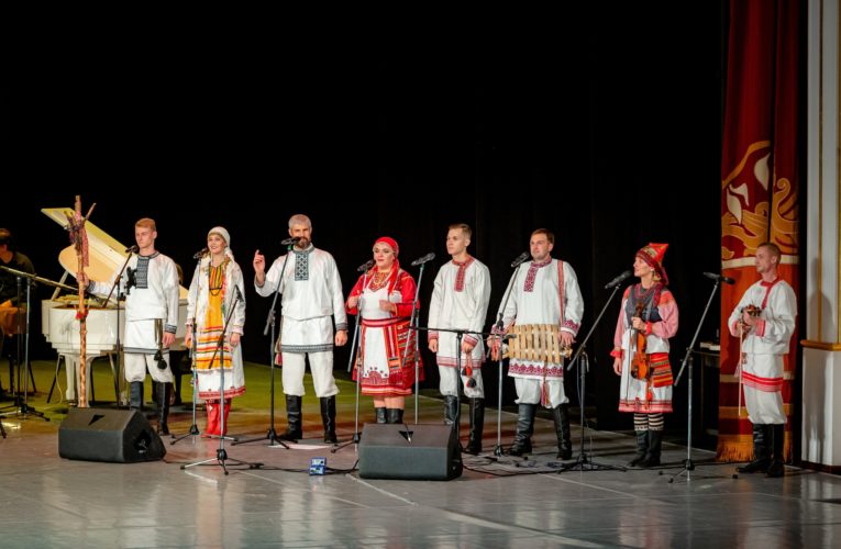 Концерт «Новый год стучится в дверь»