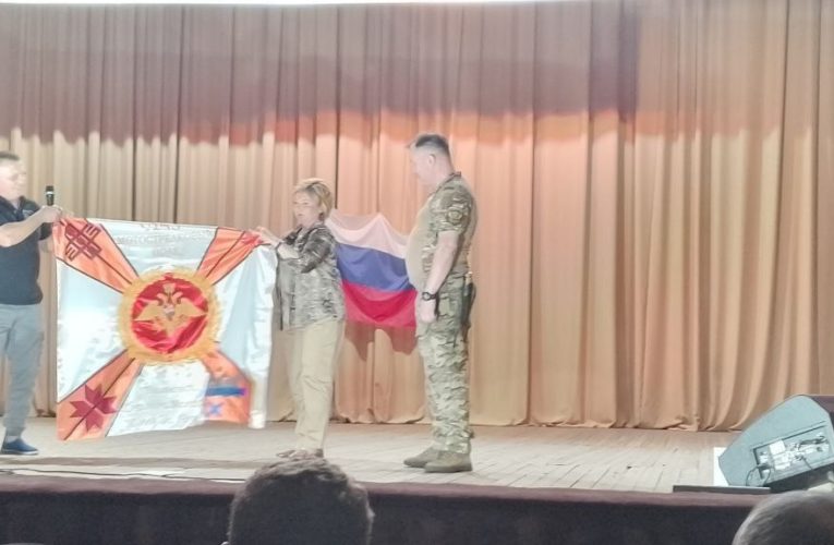«Торама» подготовила и доставила в зону СВО знамя 1253-го мотострелкового полка
